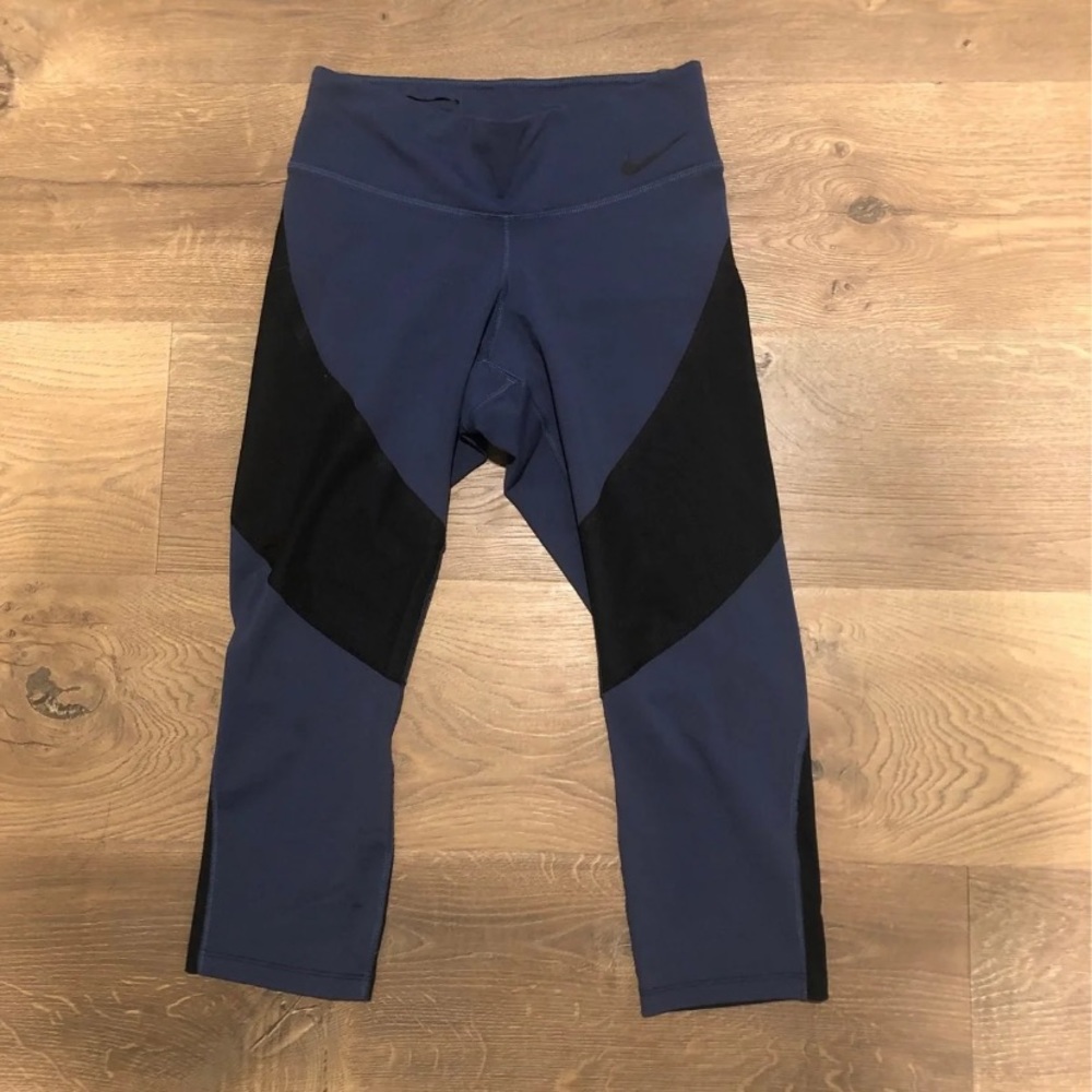 Nike Dri-Fit Capris (Small)